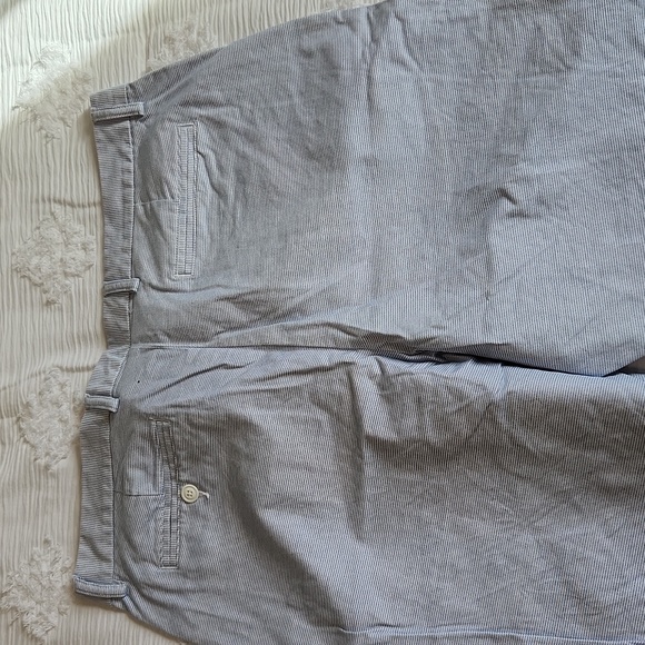 Old Navy Ultimate Slim Men's Shorts - Picture 4 of 4